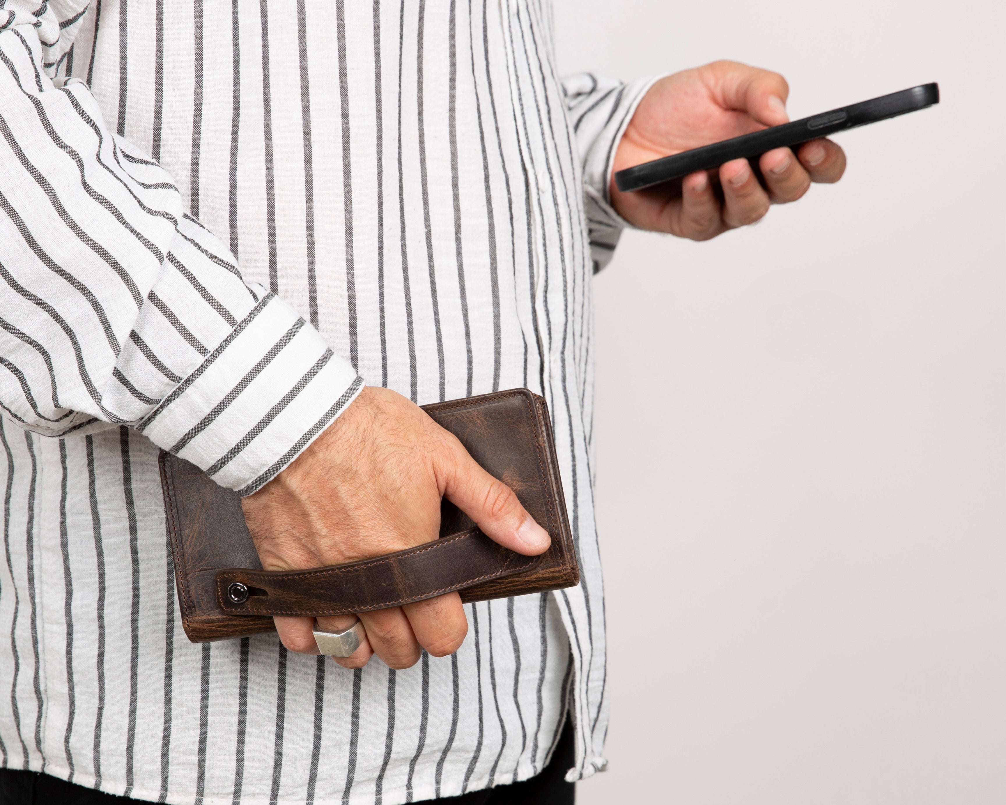 UnBranded Aura Leather Universal Wallet