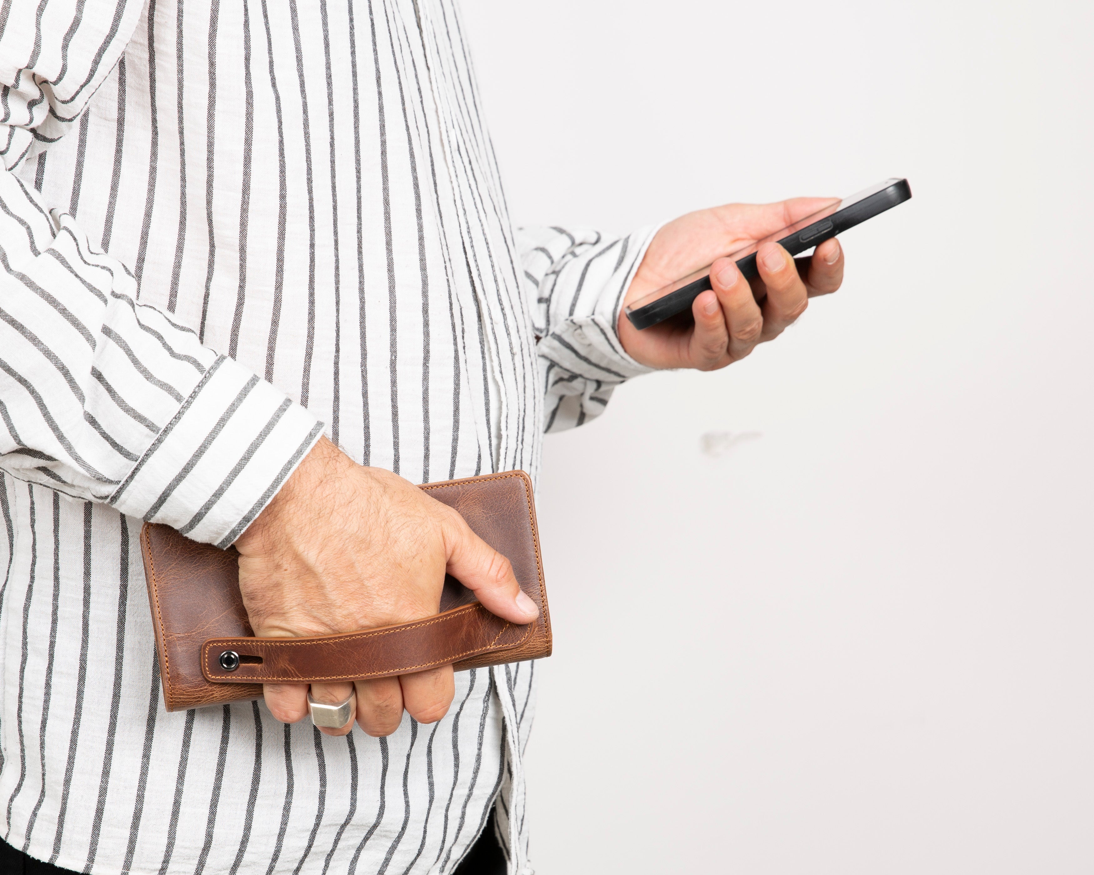 UnBranded Aura Leather Universal Wallet