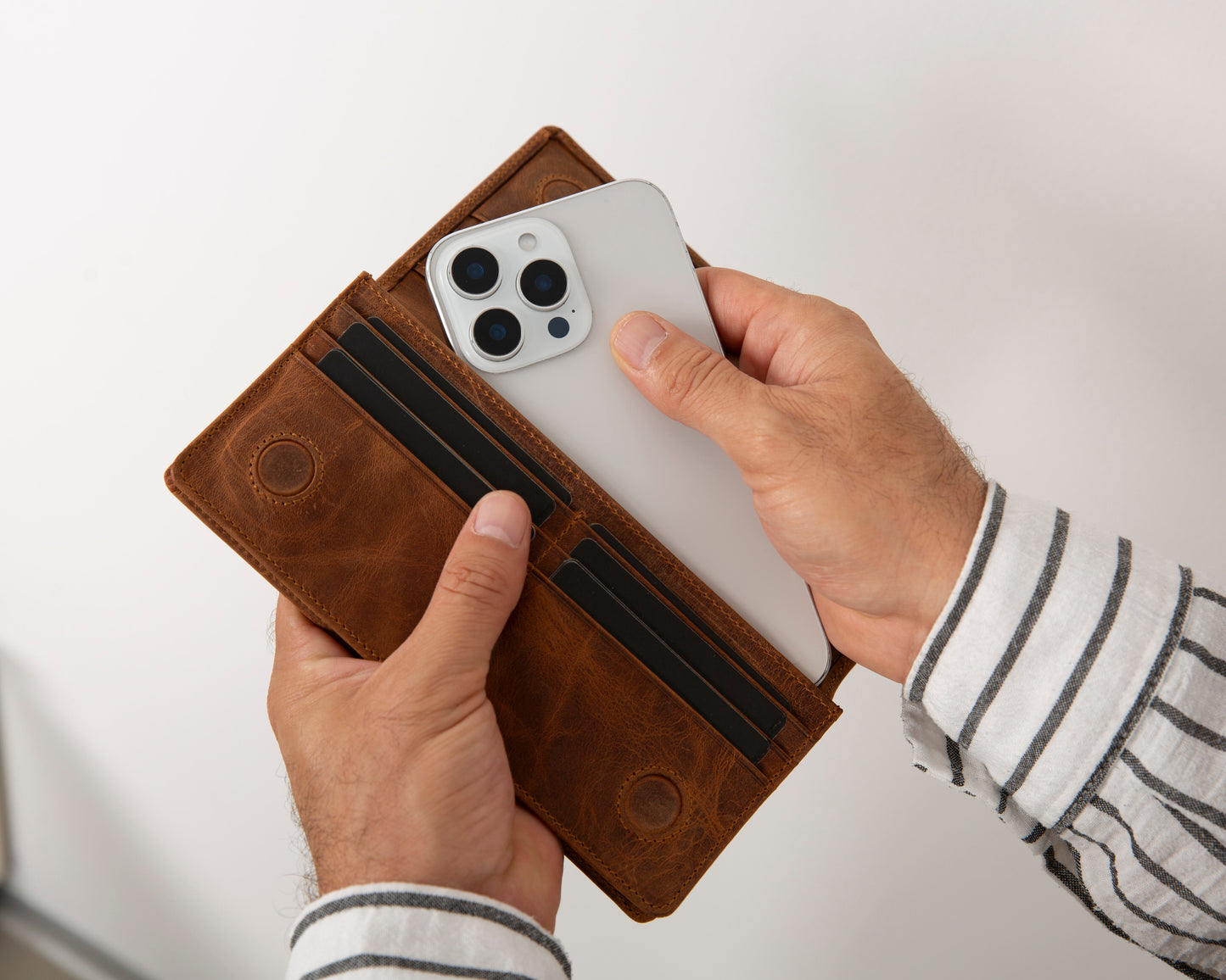 UnBranded Aura Leather Universal Wallet