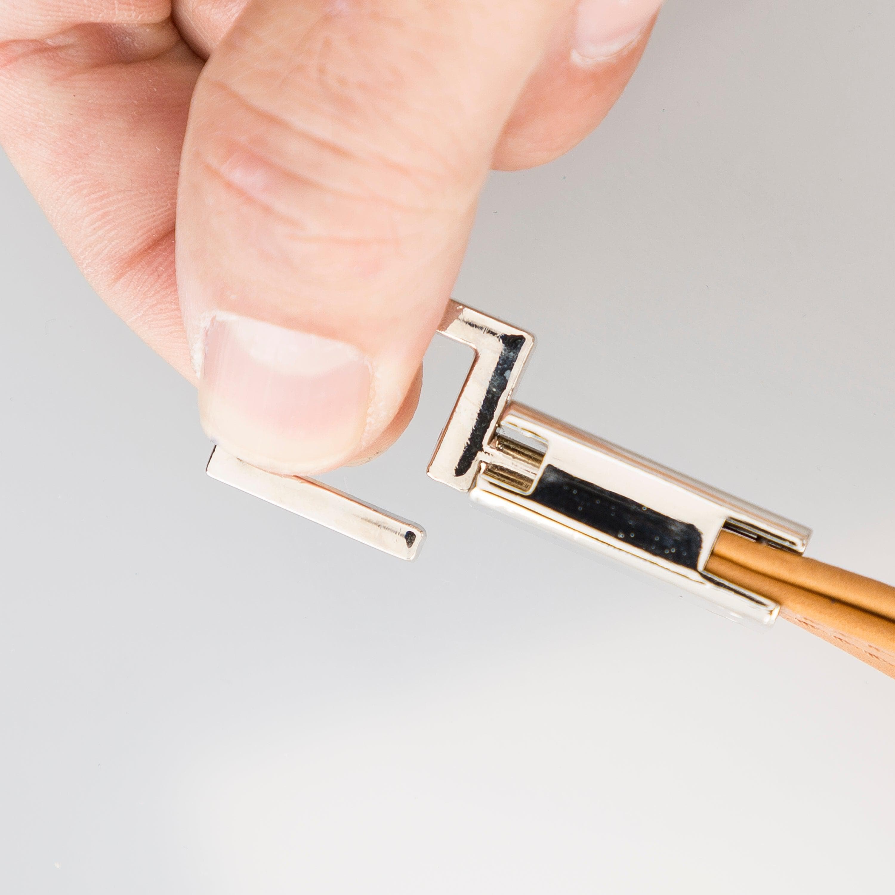 Bayelon BKR16 Genuine Leather Keyring with Sleek Metal Clip